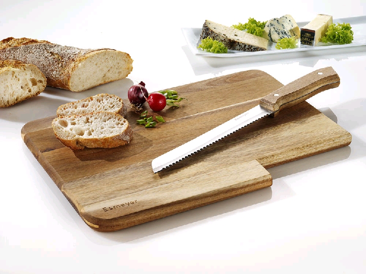 Schneidbrett JACK inkl. Brotmesser. Brett und Messergriff aus Akazienholz, Messerklinge aus hochwertigem Klingenstahl.