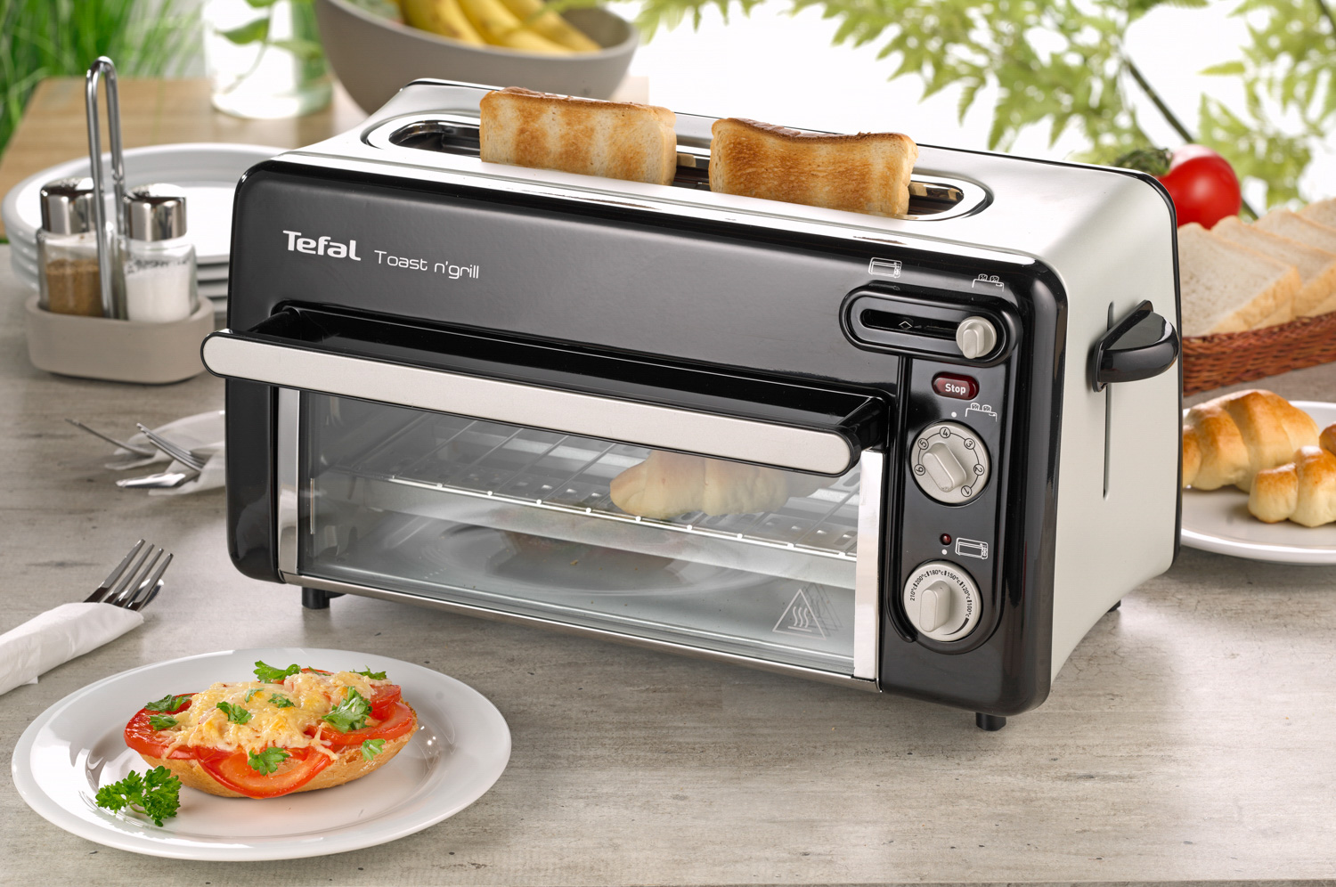 Toaster/Miniofen TOAST N'GRILL von Tefal. Langschlitztoaster u. Miniofen zum Aufwärmen, Auf- backen, Überbacken und mehr. Schwarz/Alu matt.