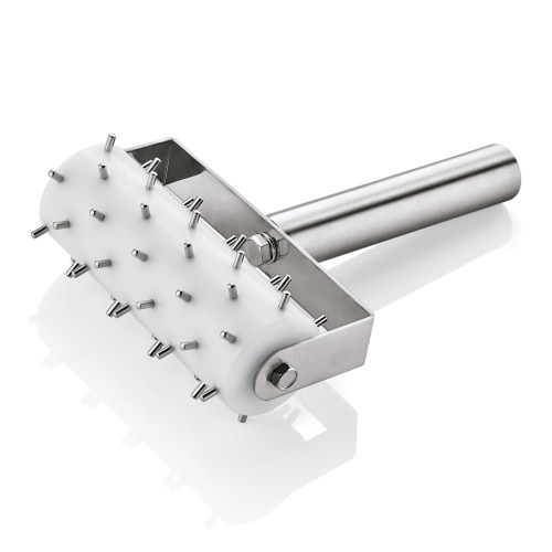 Stipproller, mit 0,5 cm langen Stippen. Material: Chromnickelstahl. Maße: Länge: 205 mm, Breite: 140 mm