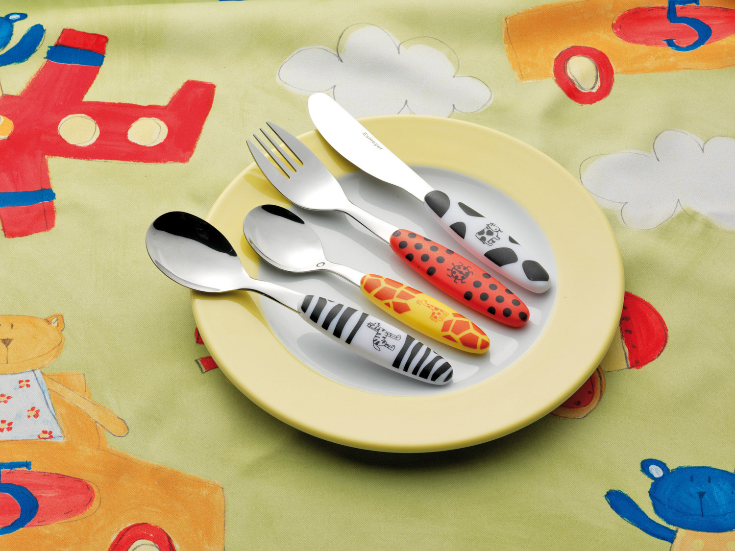 4-teiliges Kinderbesteck SAFARI, aus Edelstahl 18/0, poliert. Messer aus Klingenstahl. Griffe aus ABS-Kunststoff, mit Tiermotiven bedruckt.
