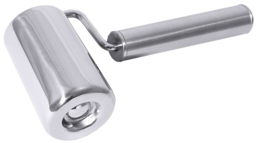 Teigroller aus Edelstahl 18/10, hochglänzend, mit handlichem Rohrgriff, leicht konische Walze, besonders zum Rollen in runden