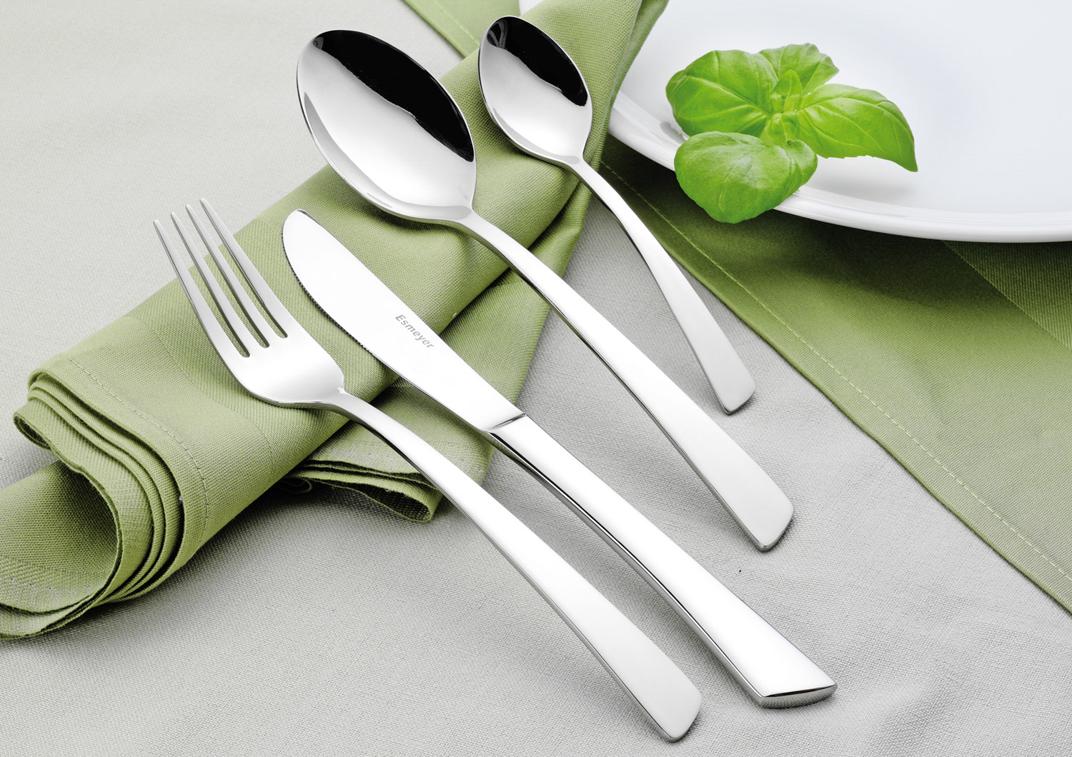 24-teiliges Besteck JANINE aus hochwertigem Edelstahl 18/8, poliert. Messer aus Klingenstahl.