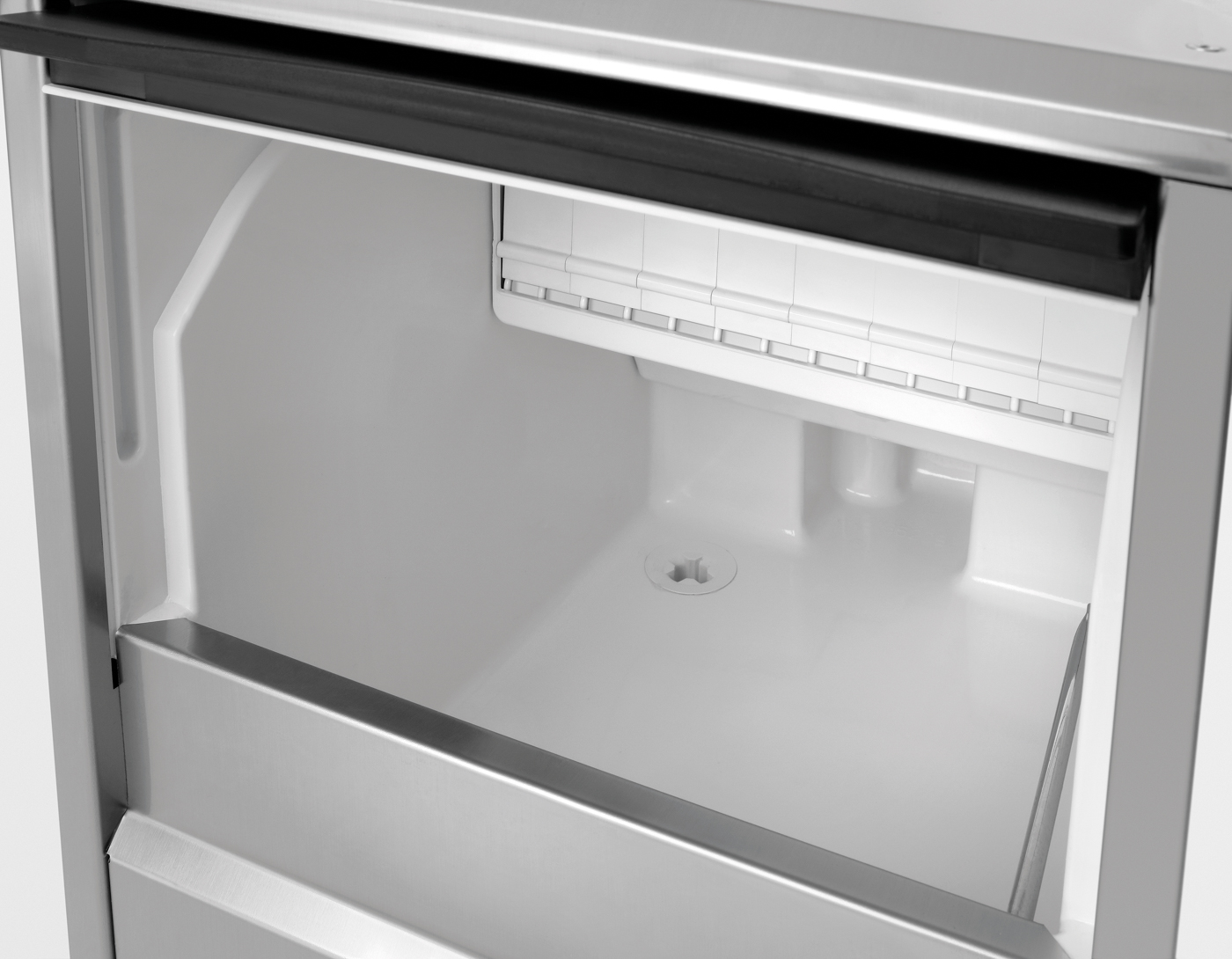 Bartscher Eiswürfelbereiter B 28 Plus |Füllstandssensor: Ja | Maße: 48,3 x 34 x 60,0 cm.Gewicht: 28,6 kg