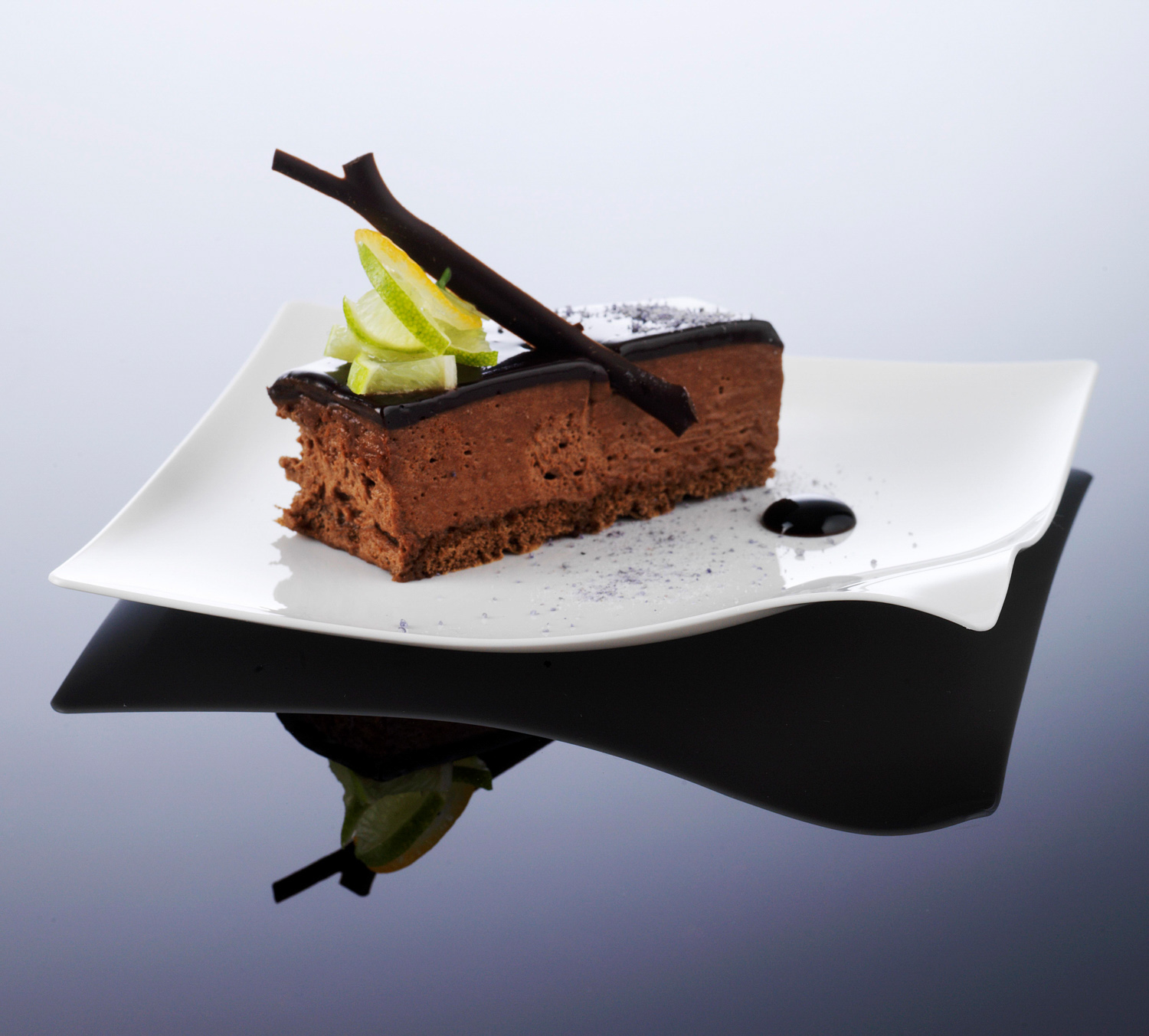 ARAVEN Speiseteller aus dem WAVE Catering-Sortiment, weiß und aus Polystyrol