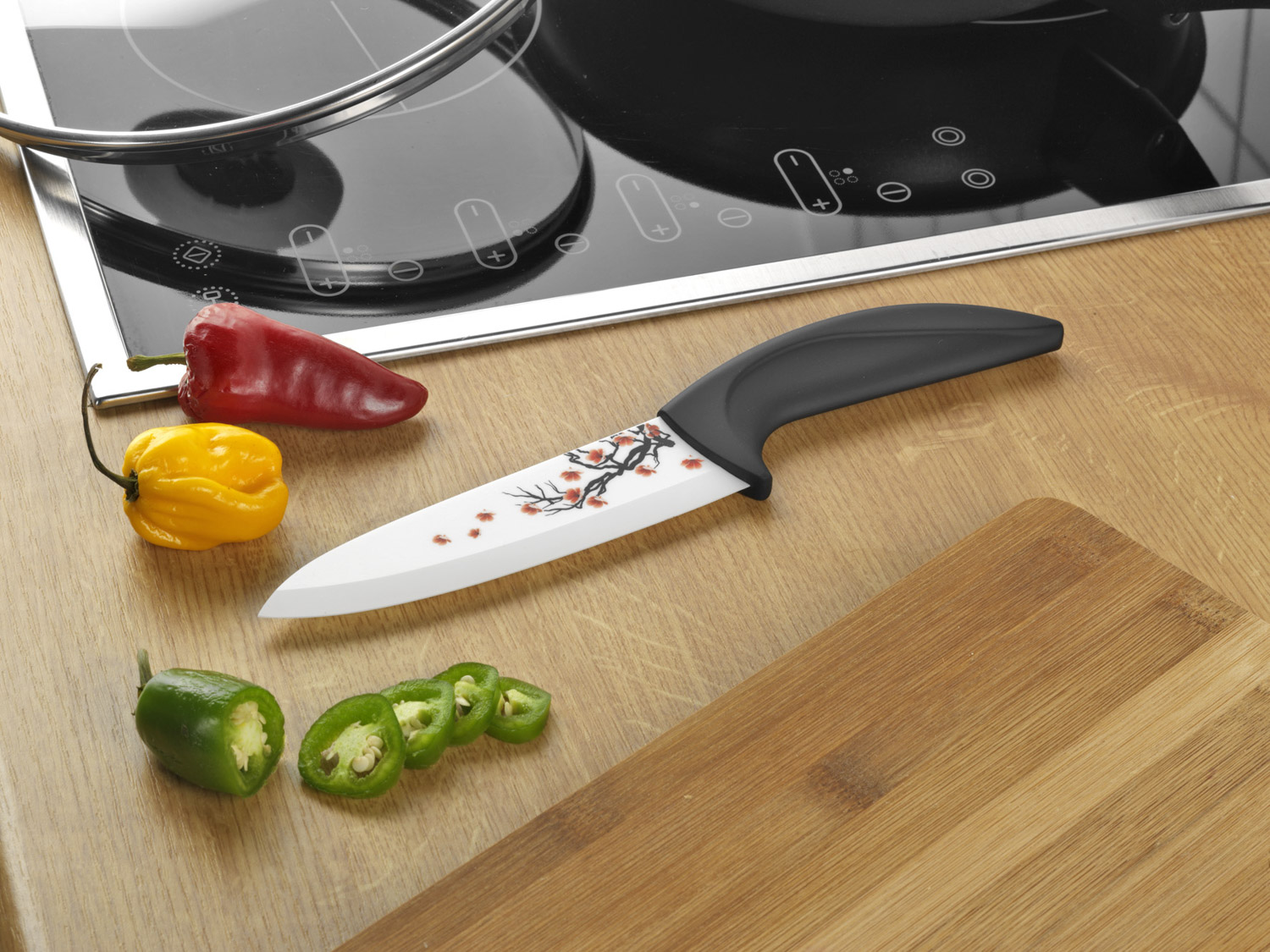 Chef Keramikmesser CHERRY mit weißer Klinge aus Keramik Klingenlänge ca. 15 cm