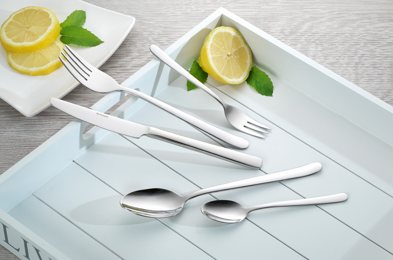 24-teiliges Besteck TINA aus Edelstahl 18/0, poliert. Messer aus Klingenstahl.