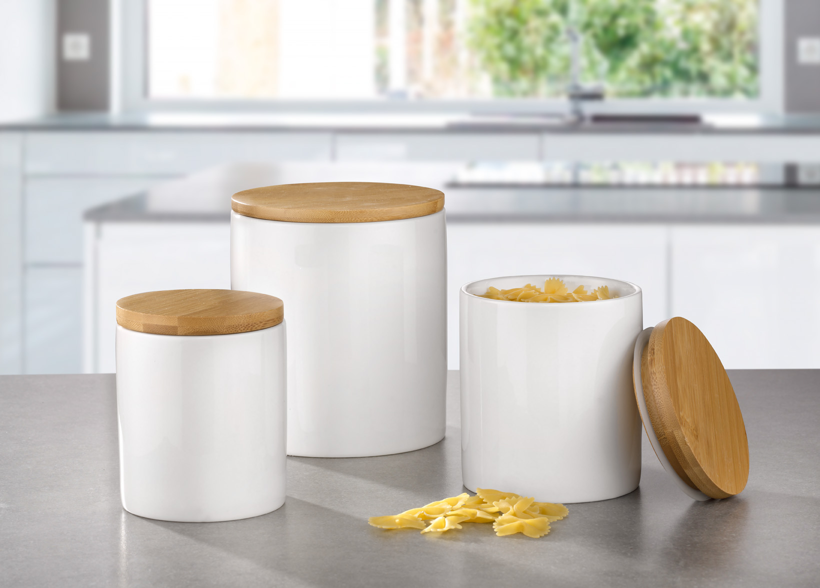 3-teiliges Vorratsdosen Set GRENOBLE aus weißem Porzellan mit Bambusdeckel inkl. Silikondichtung.