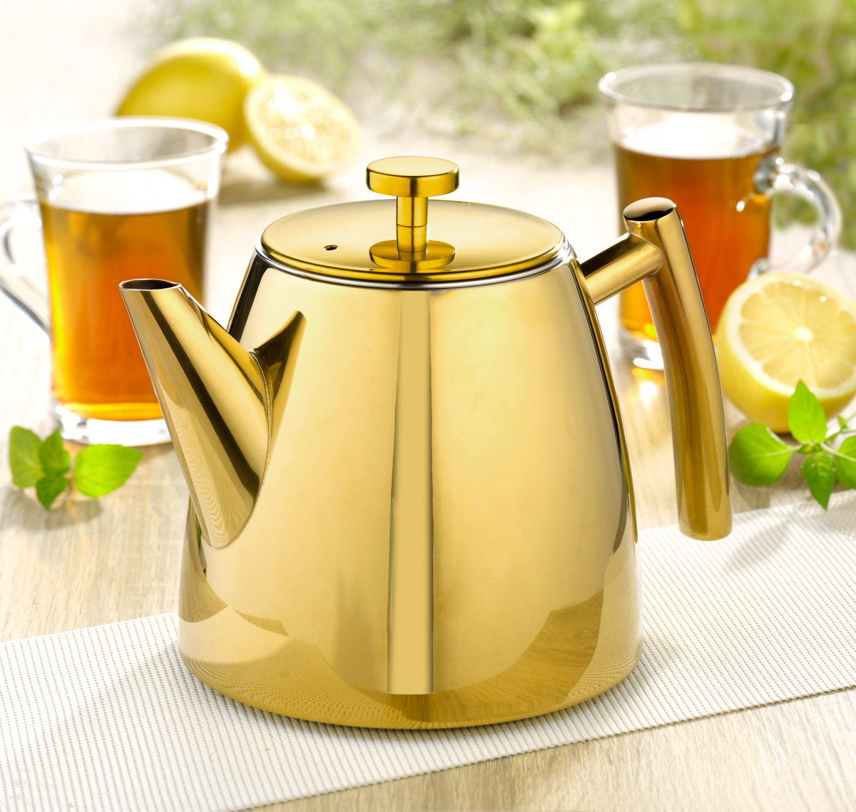 Teekanne BRIGHTON, Inhalt: 1,2 Liter, mit PVD-Beschichtung, Farbe: Gold. aus Edelstahl 18/10 poliert.