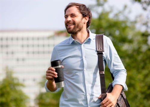 Emsa TRAVEL MUG WAVES Isolierbecher 0,36 Liter, blau - 4h heiß und 8h kalt, 100 % dicht, Quick Press Verschluss