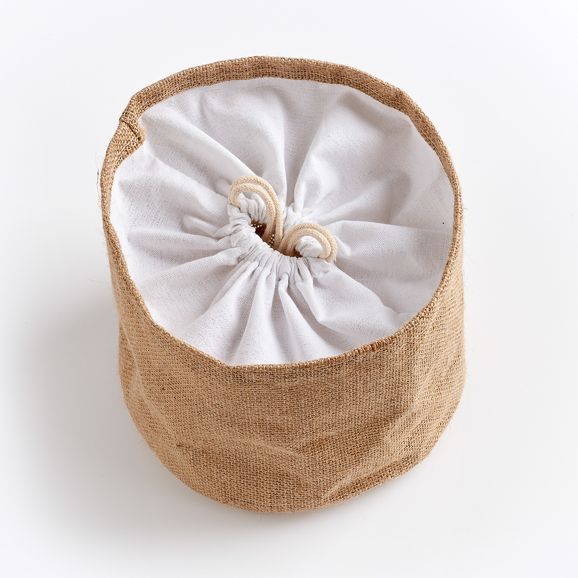 Aufbewahrungsbeutel, Jute; Baumwolle, Ø21 x17 cm. Farbe: natur. Zu diesem Aufbewahrungsbeutel passt die Beschreibung rustikal perfekt. Der