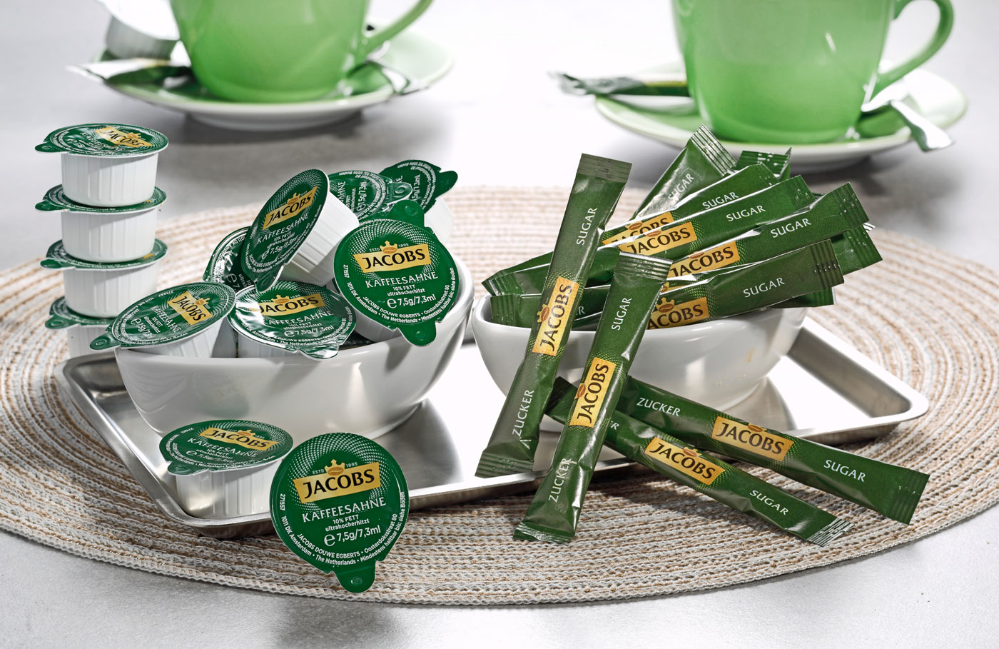 Jacobs Kaffeesahne mit 10 % Fett, Inhalt: 240 Stück Tassenpackungen/ Portionspackungen à 7,5 g je Karton.