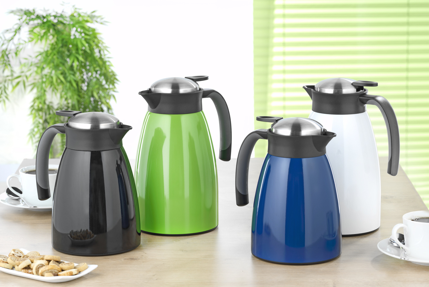 Isolierkanne GLACE, Inhalt: 1 Liter, doppelwandiger Edelstahl, grün lackiert, Höhe: 20,8 cm, Durchmesser: 13,5 cm.