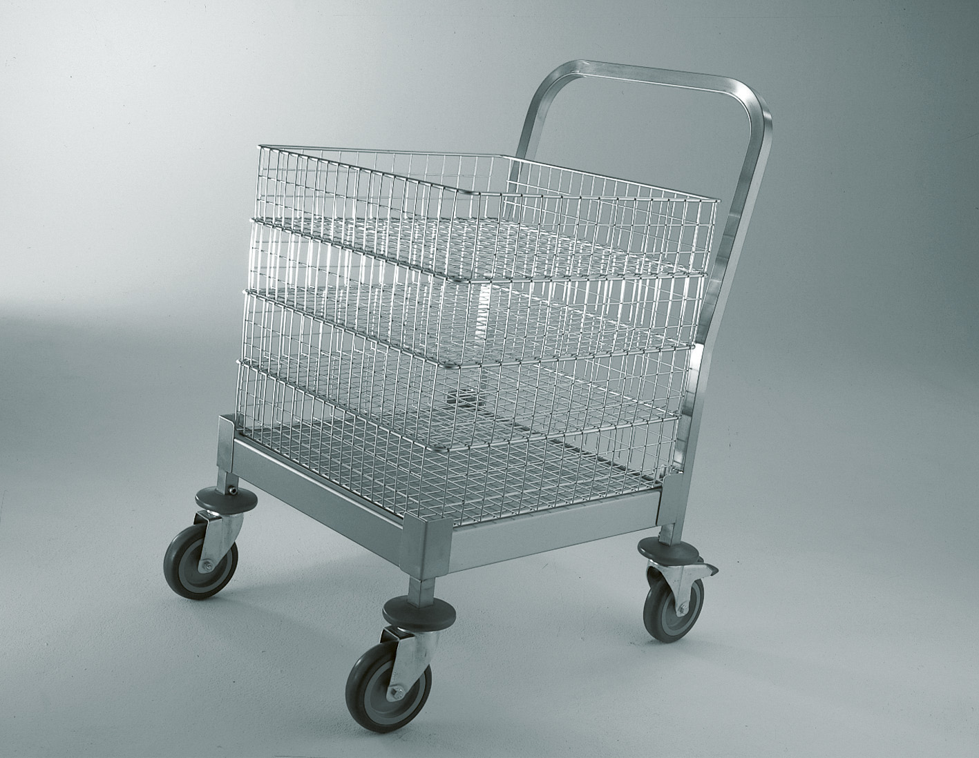 BLANCO Korb-Transportwagen aus rostfreiem Edelstahl mit Kunststoffrollen, 4 Lenkrollen Ø 125 mm, davon 2 mit Feststeller, passend für