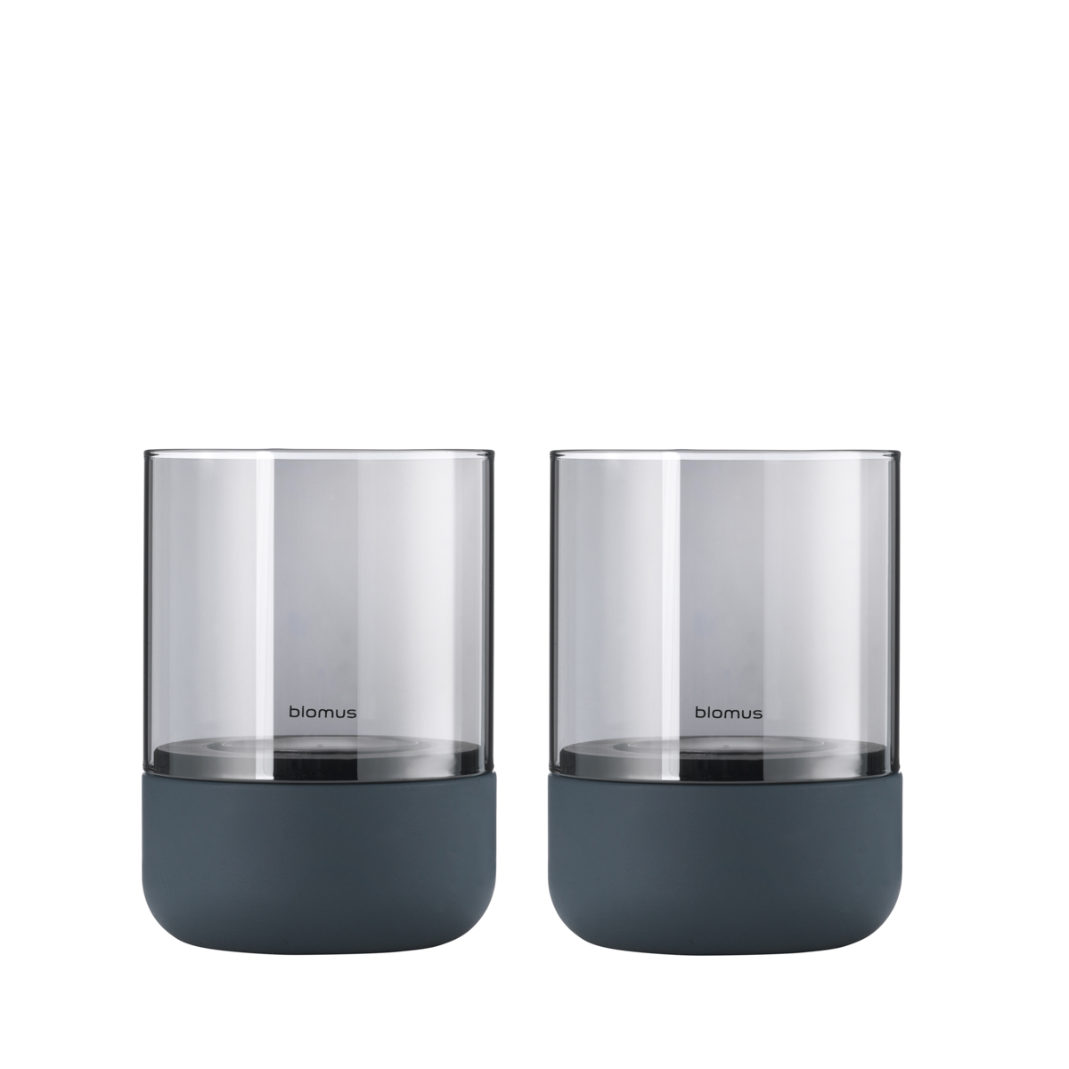 Windlicht Set 2 Stück -CALMA- Steel Gray & Smoke Size XS, mit Kerze, Ø 7 cm. Material: Beton, Glas farbig. Von Blomus.