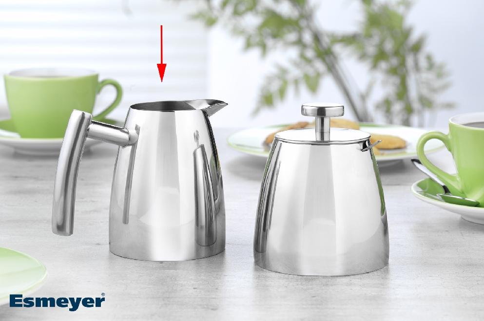 Milch-/Sahnekännchen "Cambridge" von caterado, mit Griff, aus Edelstahl 18/10, poliert. Höhe ca. 9,9 cm, Durchmesser unten 8 cm.