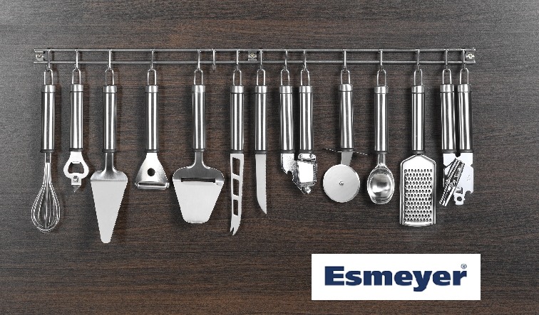 13-tlg. Küchenleiste OLIVER aus Edelstahl poliert, mit 12 praktischen Küchenhelfern und einer Aufhängeleiste, Griffe matt gebürstet.