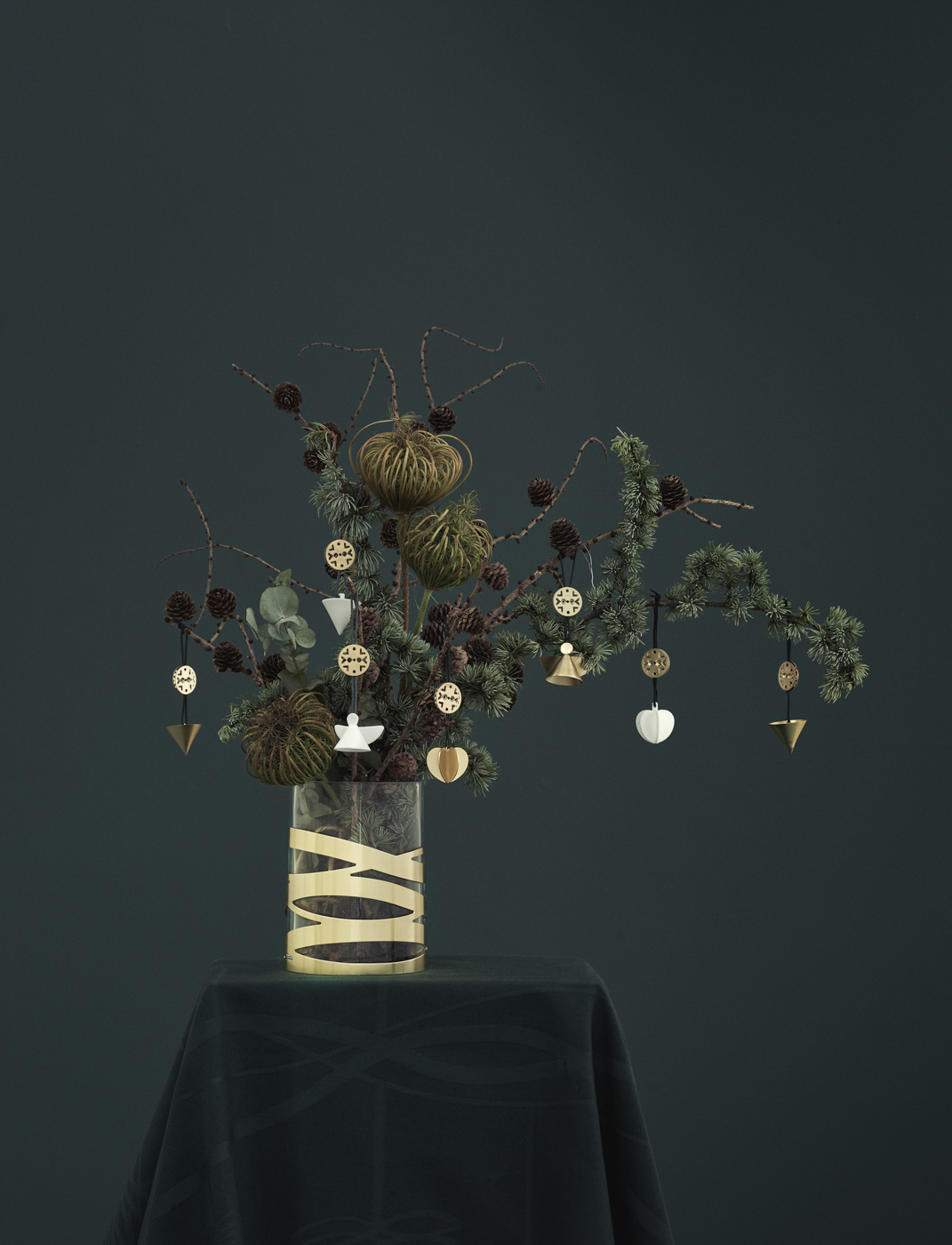 Nordic Schmucktüte brushed brass - Maße: 12 x 3,5 x 3 cm - von Stelton