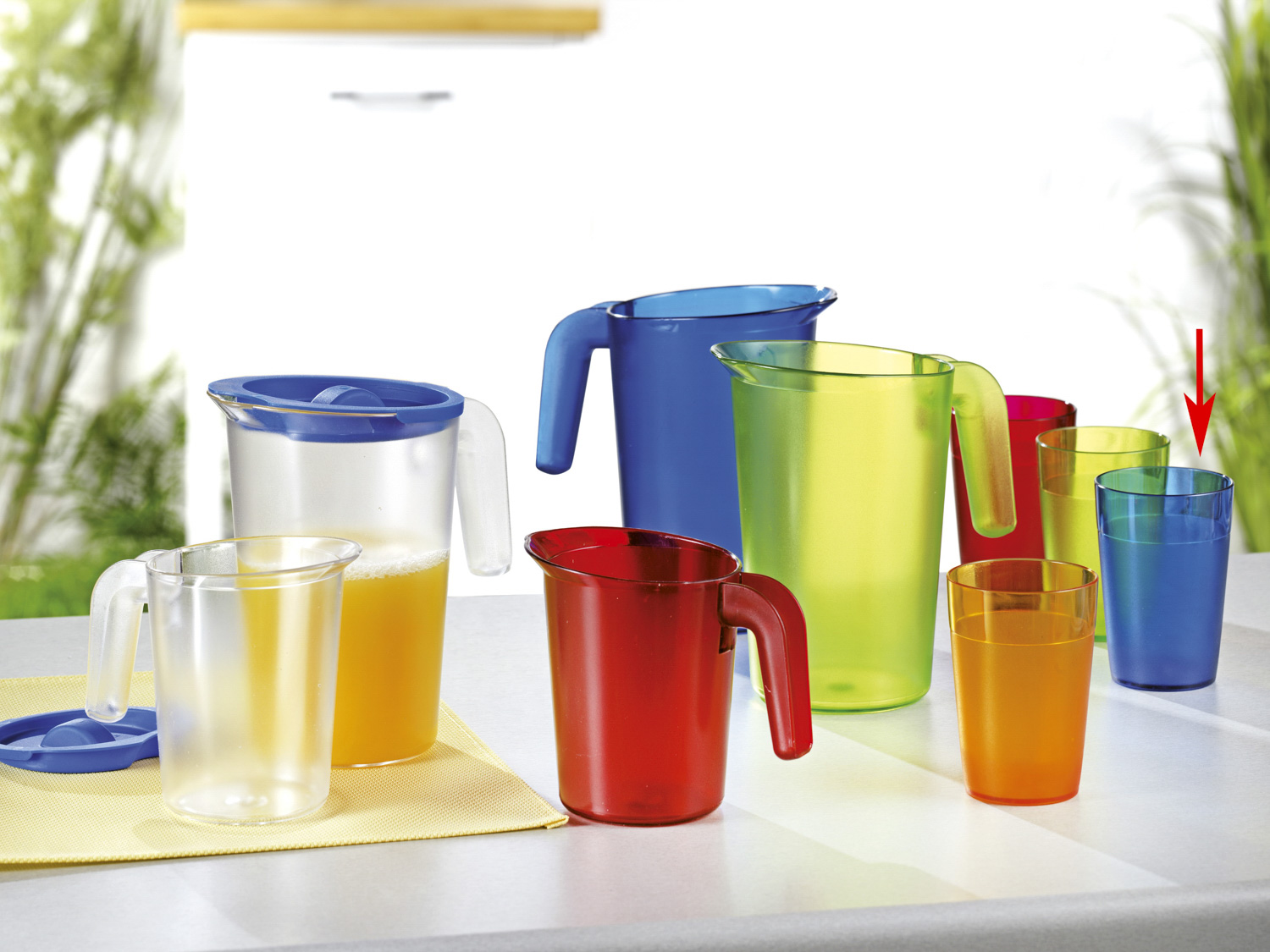 Roltex Becher LUCY aus Polycarbonat in blau, Kapazität: 0,25 l, Höhe: 10,2 cm.