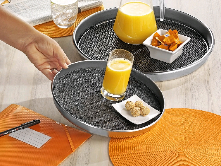 Serviertablett SAFE rund, 29 cm, aus Edelstahl, Höhe 2,5 cm, mit herausnehmbarer Antirutscheinlage (bis 60 Grad waschbar)