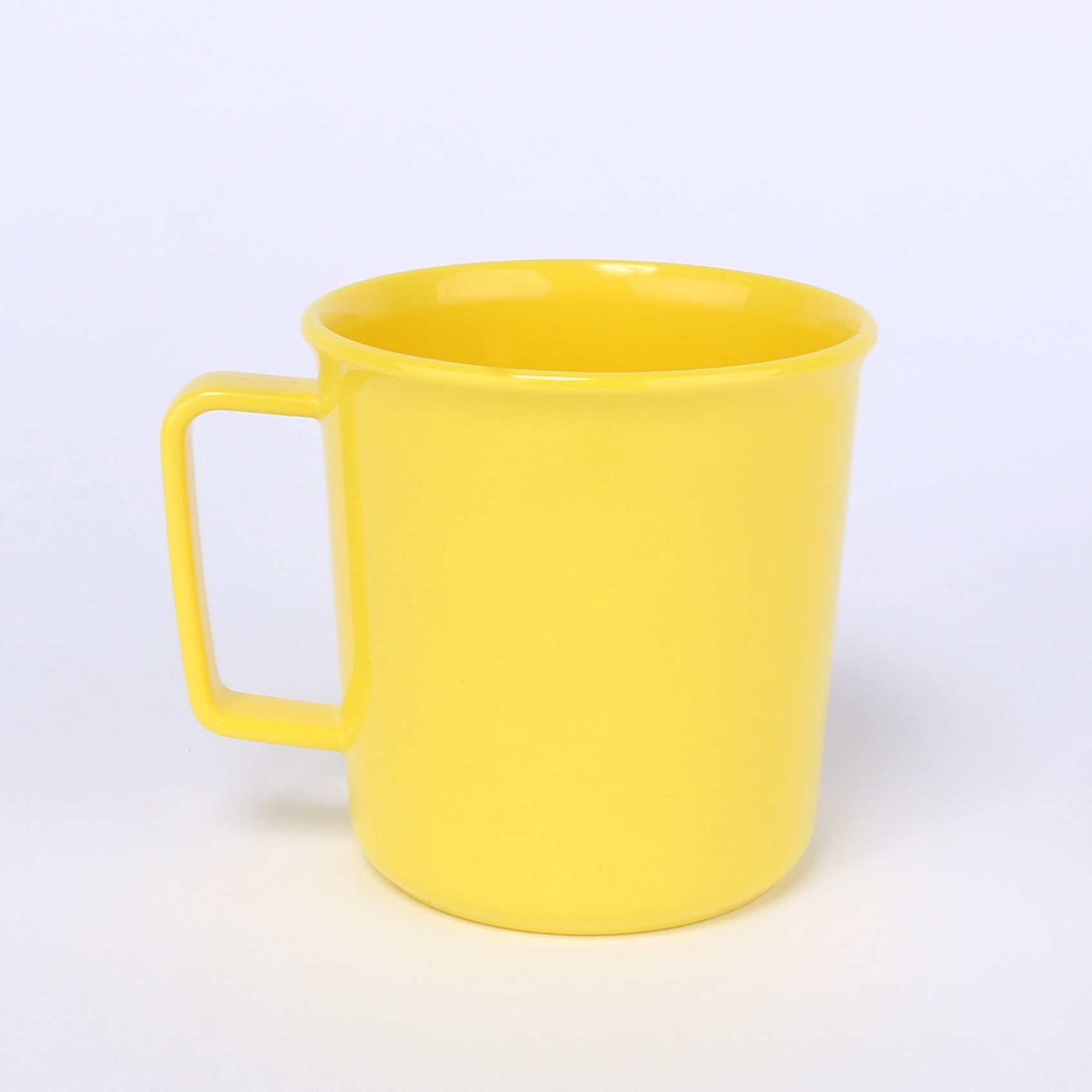 vaLon Zephyr Henkelbecher 0,2 L aus Aus schadstofffreiem Kunststoff in der Farbe sonnengelb.