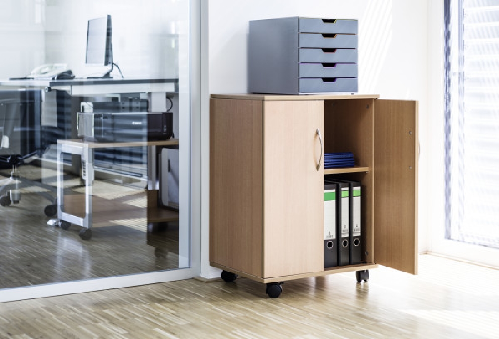 Multifunktionswagen COFFEEPOINT, Farbe: buche, mit 2 Türen und mit 4 Rollen. Aus melaminbeschich- tetem 16 mm Holz. 73,7 x 52,8 x 40 cm (H x B x T)