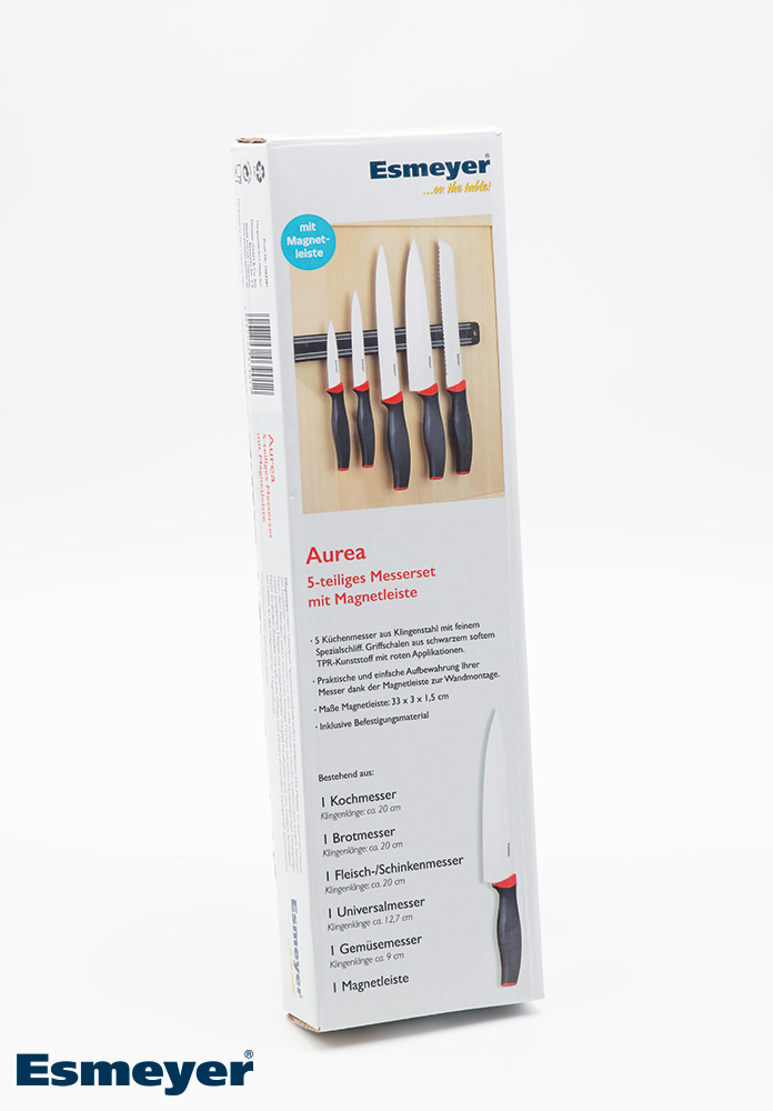 5-tlg. Messerset AUREA Klingen aus Spezialstahl, mit Kunststoff Griffen an magnetischer Hängeleiste.