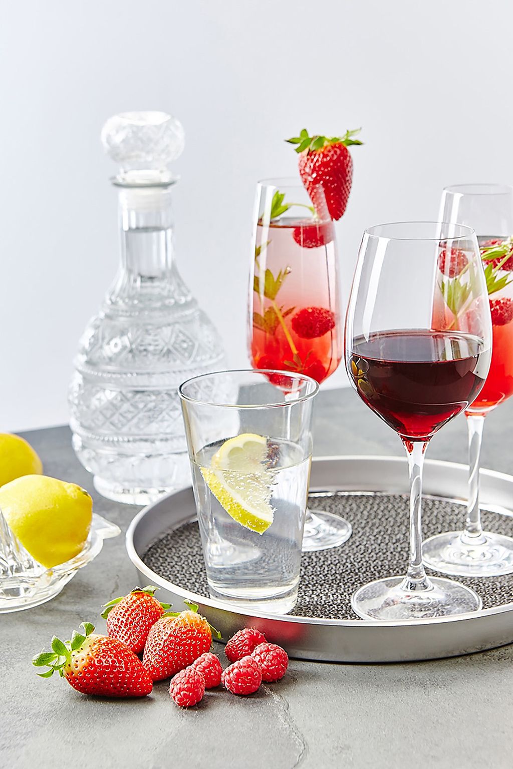 Serviertablett SAFE rund, 40 cm, aus Edelstahl, Höhe 4 cm, mit herausnehmbarer Antirutscheinlage,