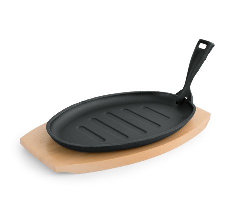 Servierpfanne. Gusseisen. mit Holzuntersetzer und abnehmbarem Serviergriff. Maße: 27,5 x