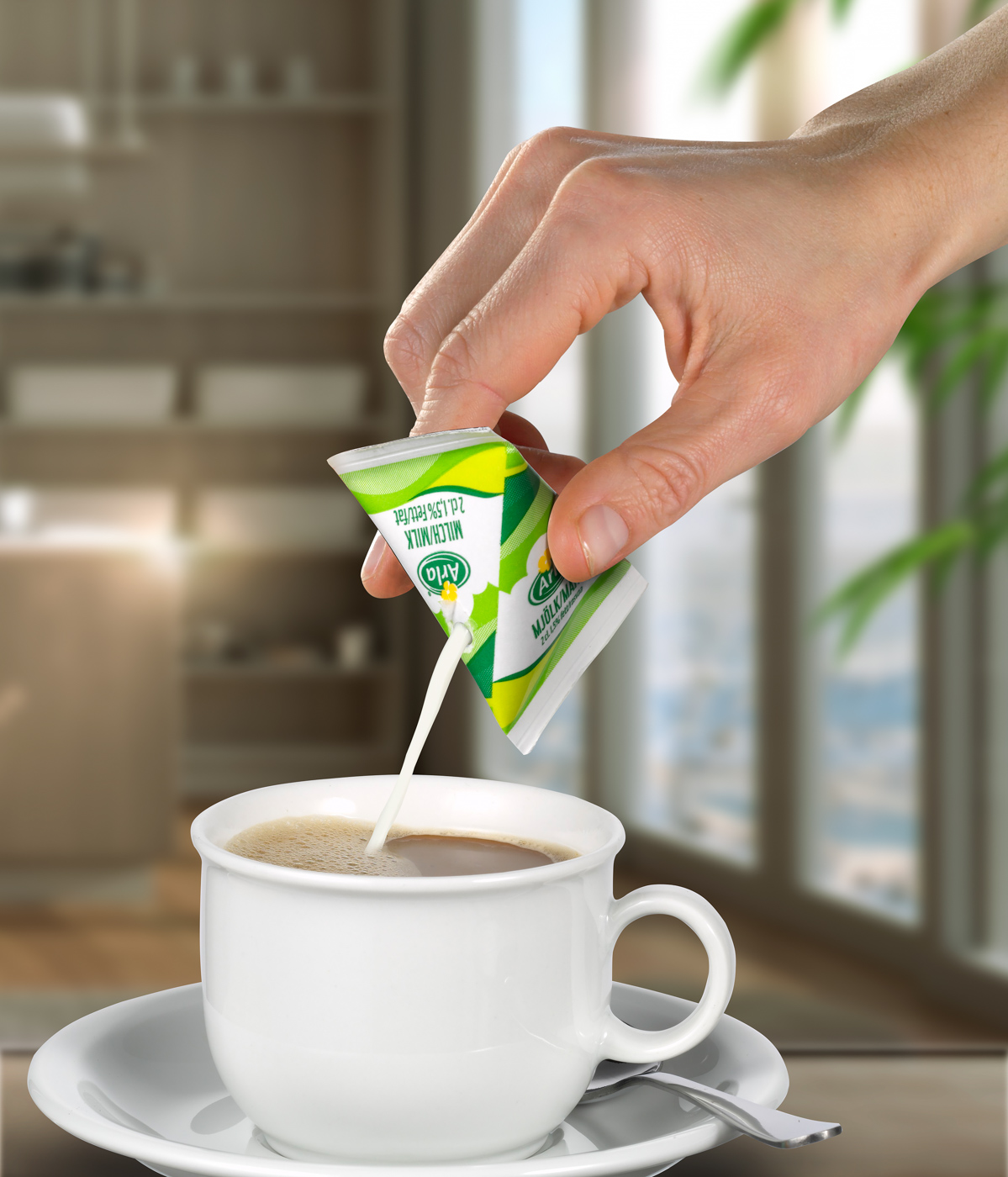 Arla H-Milch mit 1,5% Fett, Inhalt: 100 Stück à 20 ml im Dispenserkarton.