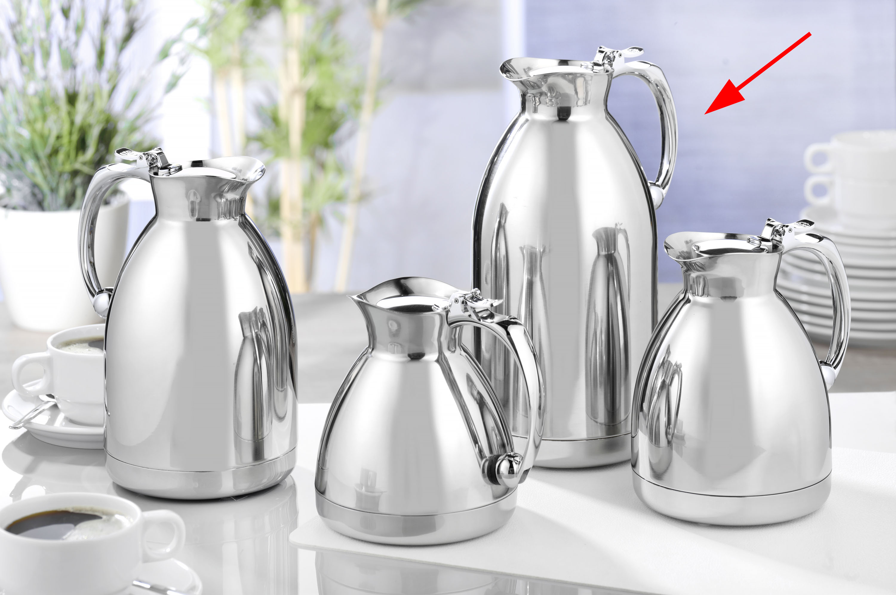 Isolierkanne Alfi HOTELLO, Inhalt: 1,5 Liter, Höhe: 250 mm, aus poliertem Edelstahl, Einhandbedienung, spülmaschinengeeignet.