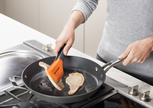 Joseph Joseph Turner Tongs - Pfannenwender als Zange - dunkelgrau/orange