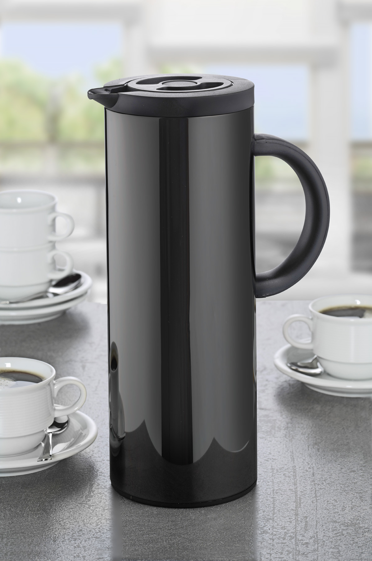 Isolierkanne KYOTO, 1 Liter, Mit schwarzer Beschichtung.