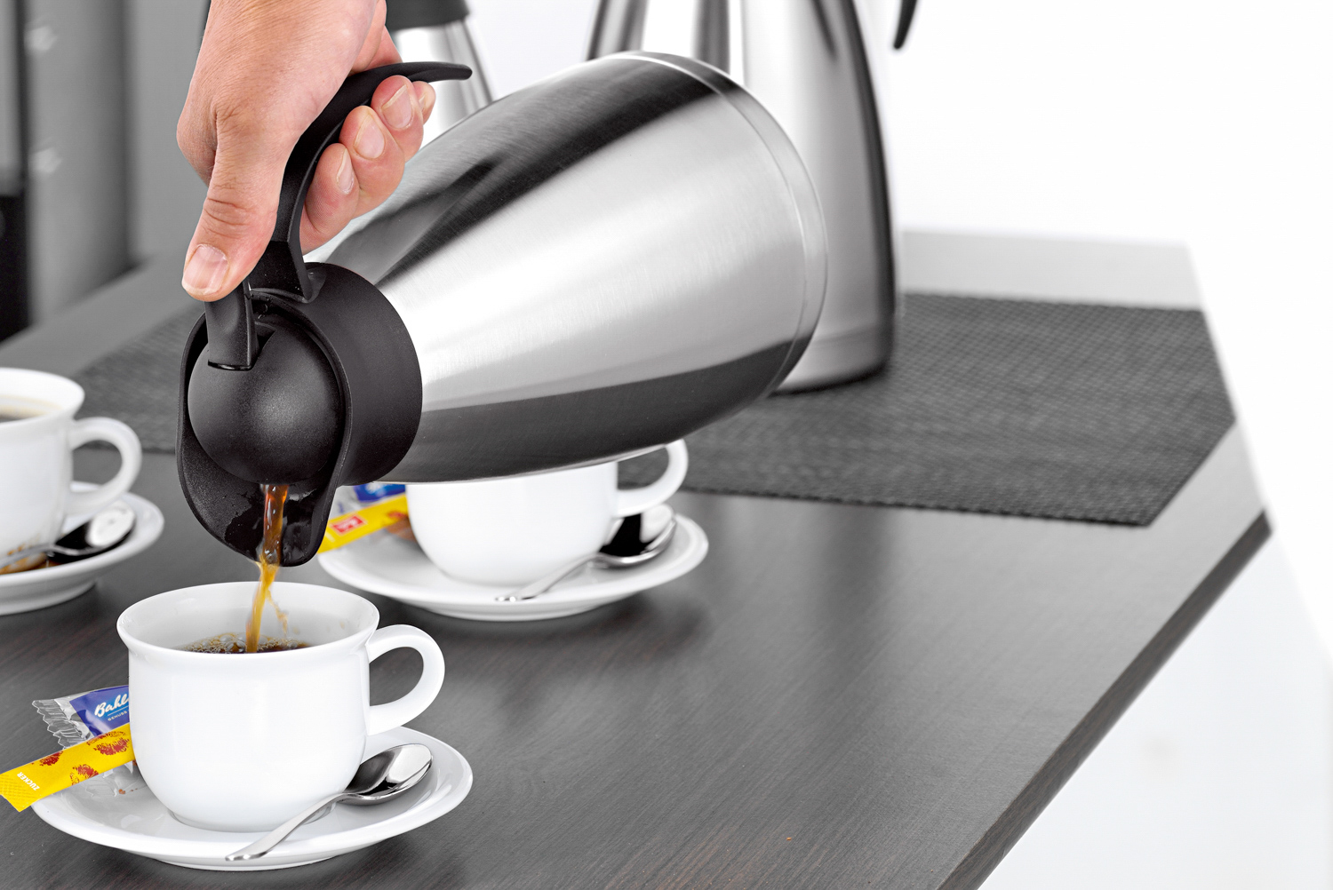 Isolierkanne THERMOART, Inhalt: 1,5 Liter, Höhe: 280 mm, Einhandbedienung, doppelwandiger, mattierter Edelstahl,