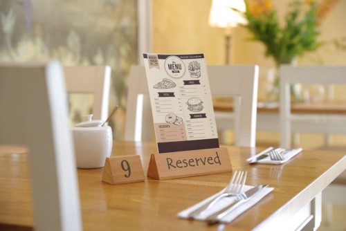 Tischschild "reserved" aus Holz mit Menüeinschub, 152x44x44 mm