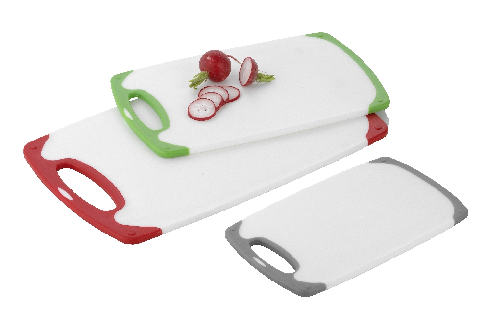 3-teiliges Schneidbrett-Set "Star" aus weißem Kunststoff mit farbigen Rändern, je Größe eine andere Farbe.