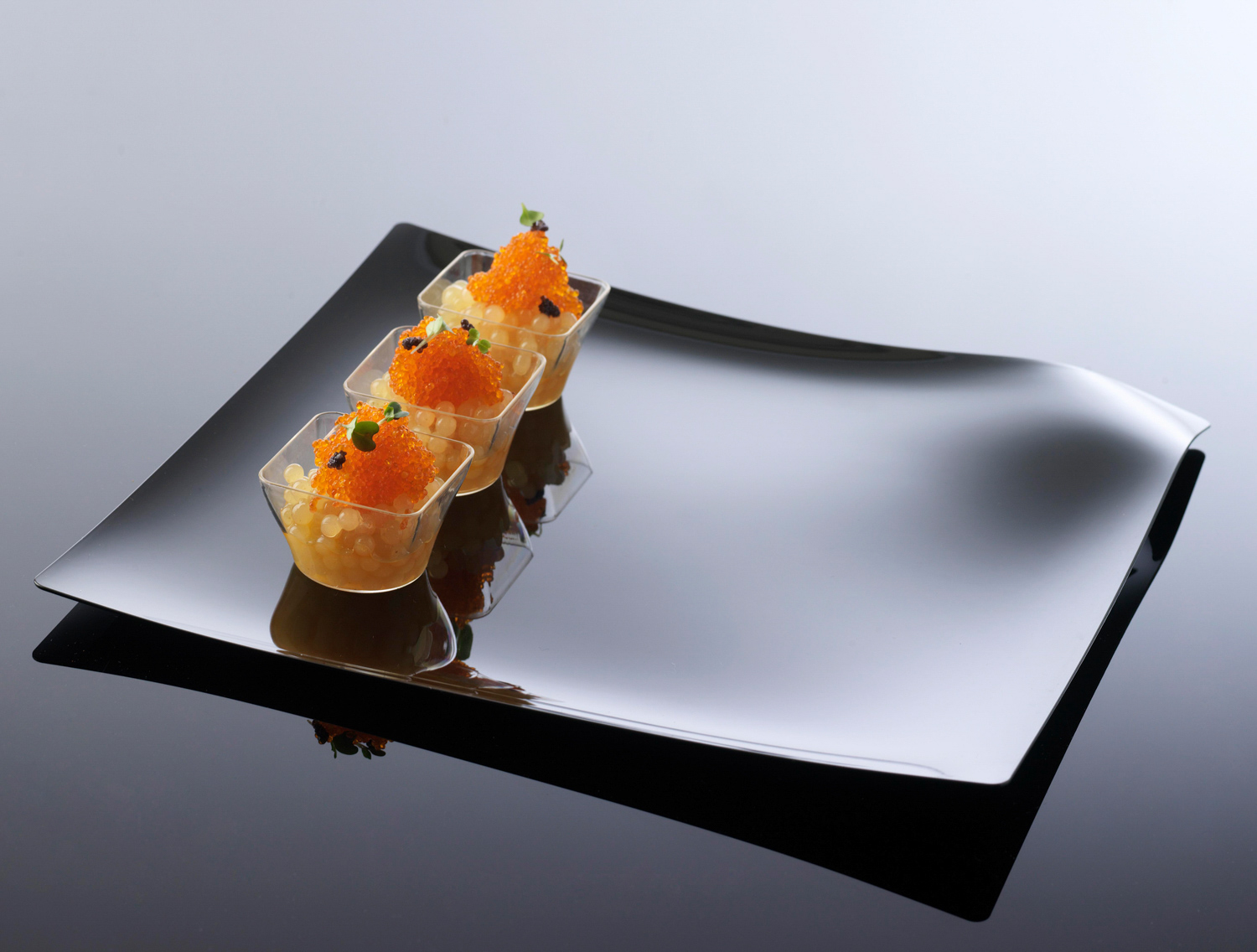 ARAVEN Tablett mit quadratischer Form aus dem WAVE Catering-Sortiment, schwarz und aus Polystyrol