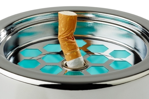 Windaschenbecher Ø 9,5 cm, H: 8 cm Glas, türkis, gefrosted Metall verchromt mit Bajonettverschluss zerbrechlich Farbe: Grün