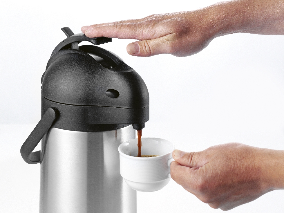 Pump-Isolierkanne / Pumpspender STREAM, Inhalt: 1,9 Liter, aus doppelwandigem Edelstahl, Höhe: 33 cm, Durchmesser: 15 cm.