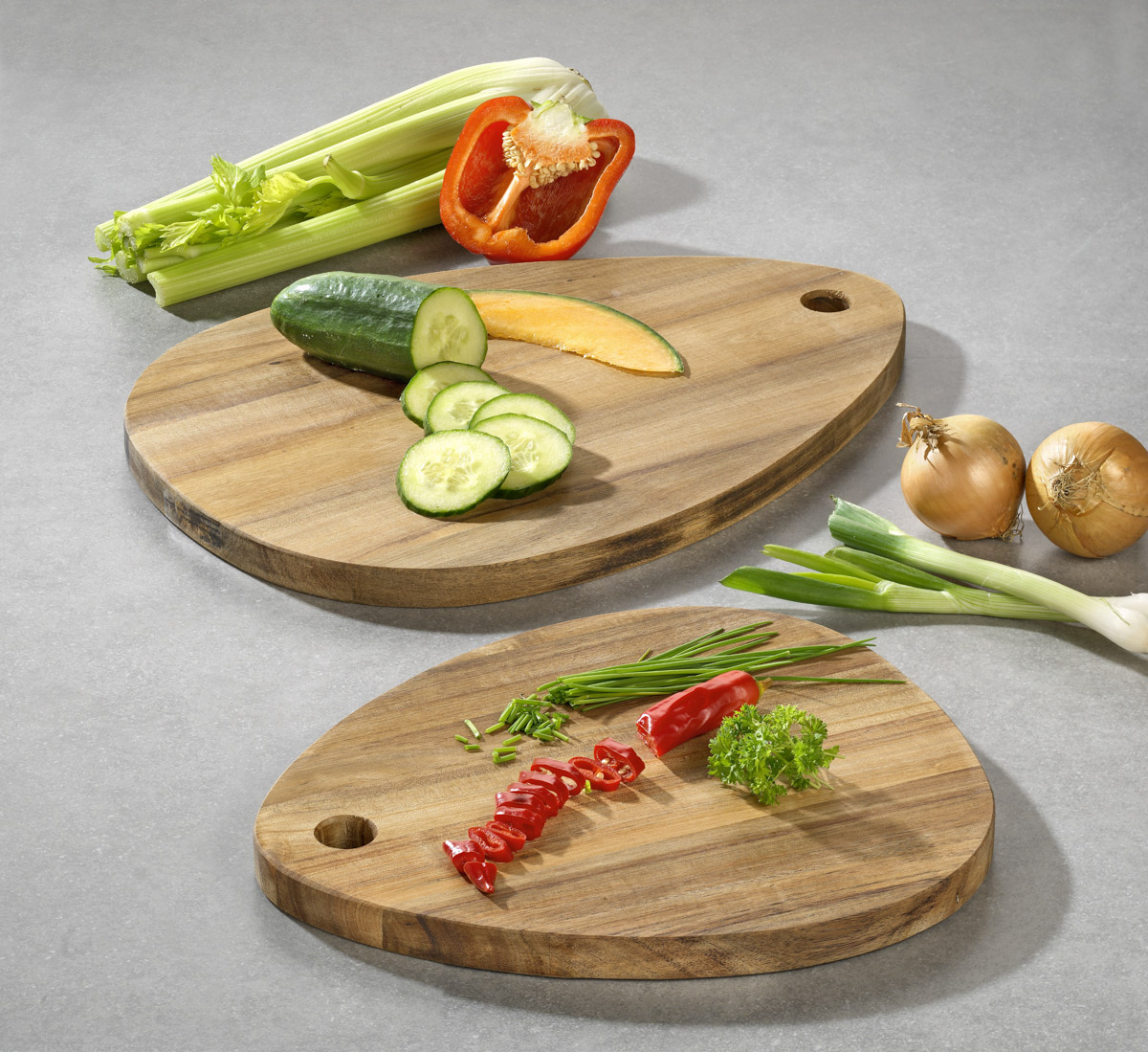 Zeller Schneidebrett in Tropfenform, aus Akazie, 40 x 29 x 2 cm