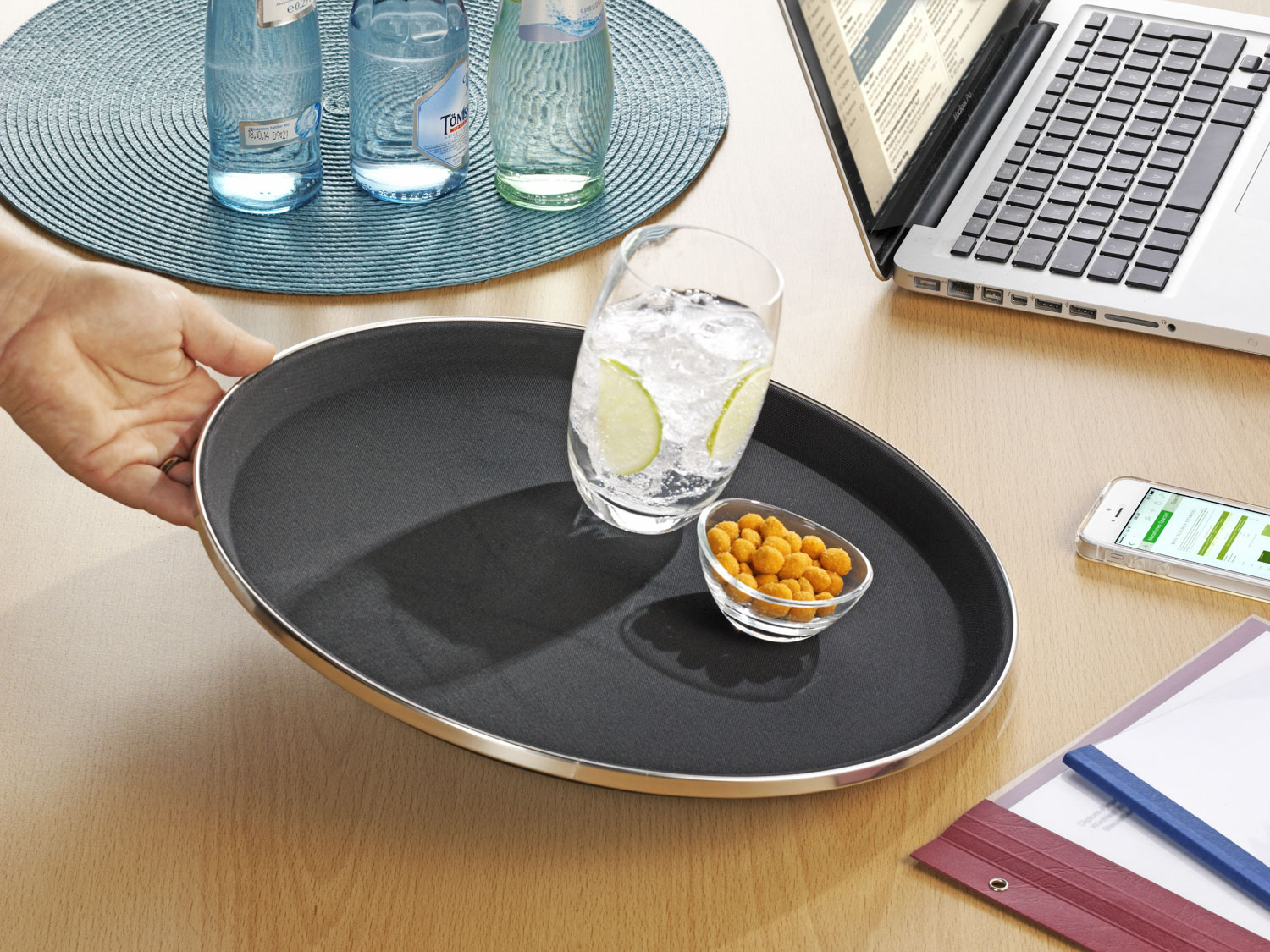 Antirutsch-Tablett TENNESSEE, Boden aus Fiberglas, Oberfläche aus Gummi, mit Edelstahlapplikation, stapelbar,