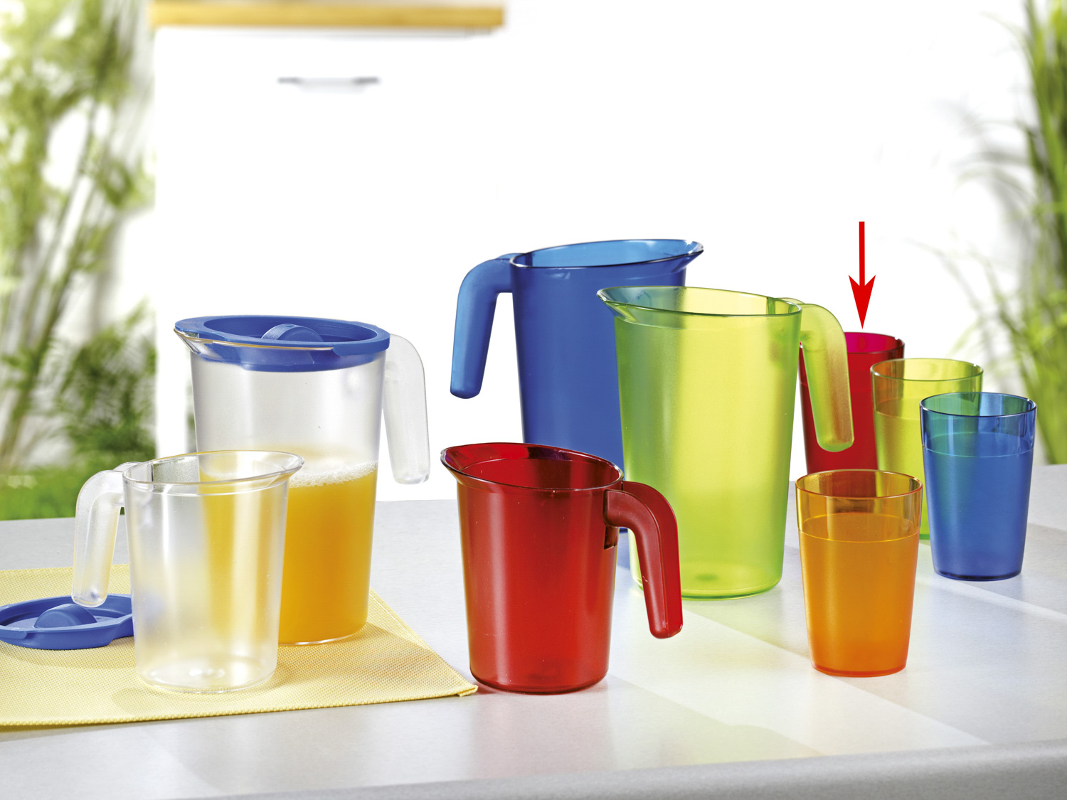 Roltex Becher LUCY aus Polycarbonat in rot, Kapazität: 0,25 l, Höhe: 10,2 cm.