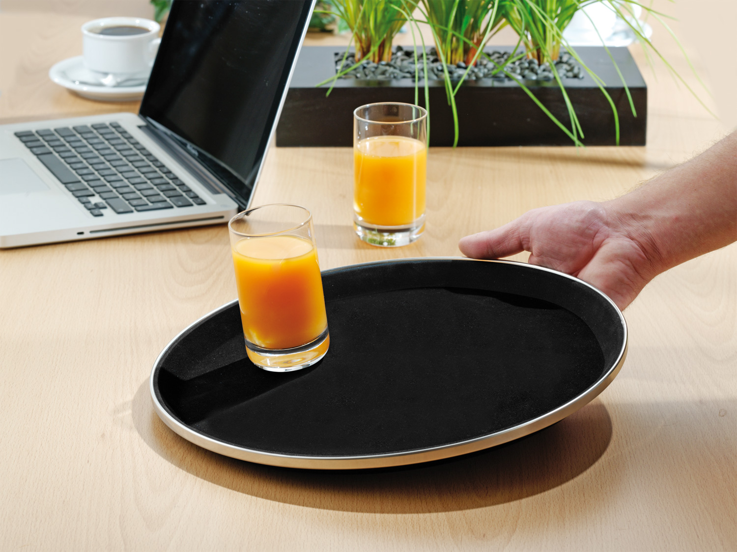 Antirutsch-Tablett TENNESSEE, Boden aus Fiberglas, Oberfläche aus Gummi, mit Edelstahlapplikation, stapelbar,