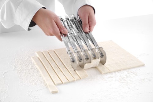 Teigschneider, 5 Räder. Einfach einstellbare Schnittbreite. Mit 5 glatten Edelstahlrädchen,