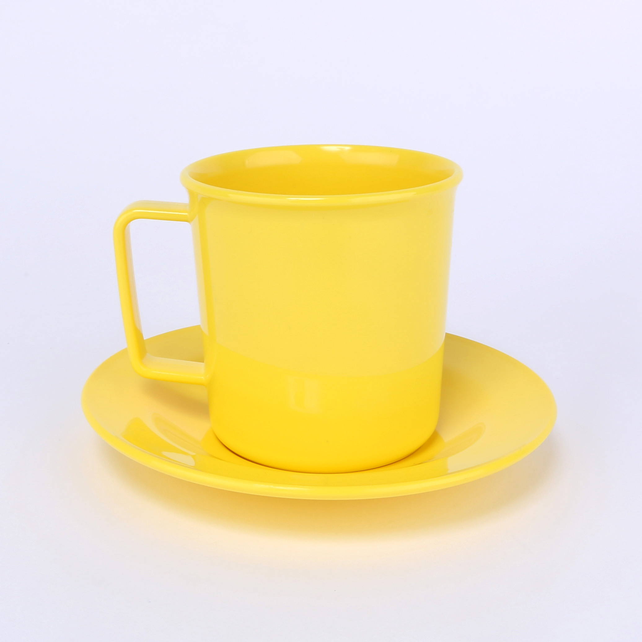 vaLon Zephyr Henkelbecher 0,2 L aus Aus schadstofffreiem Kunststoff in der Farbe sonnengelb.