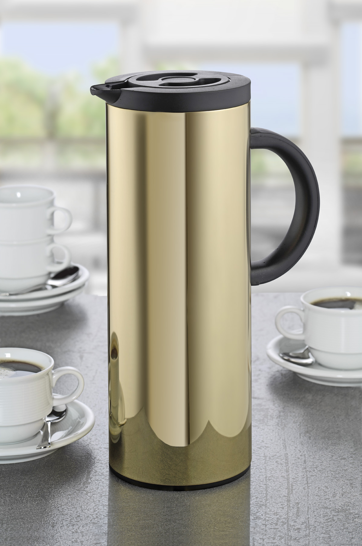 Isolierkanne KYOTO, 1 Liter, mit champagnerfarbener Beschichtung.