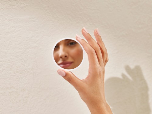 Joseph Joseph Viva Standspiegel mit Kosmetik-Organizer - Shell