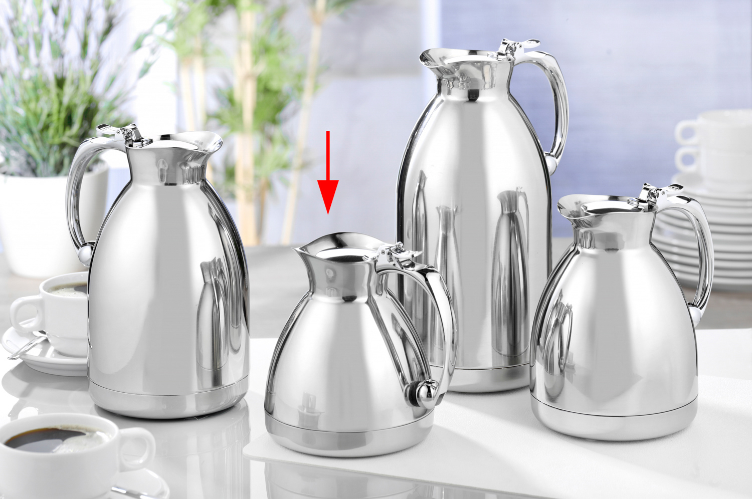 Isolierkanne Alfi HOTELLO, Inhalt: 0,3 Liter, Höhe: 130 mm, aus poliertem Edelstahl, Einhandbedienung, spülmaschinengeeignet.