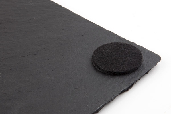 GN 1/1 Naturschieferplatte 53 x 32,5 cm Materialstärke 6-9 mm möbelschonende Füßchen gebrochene Kanten glänzende, versiegelte