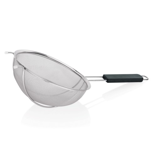 Großküchensieb, mit Drahtverstärkung und Aufhängeöse, Maschenweite 1 mm. Material: Chromnickelstahl, Kunststoff. Durchmesser: 24 cm.