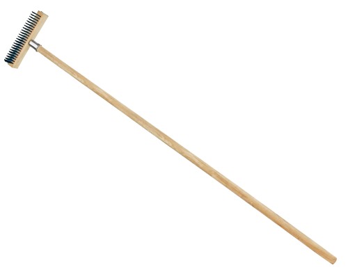 Reinigungsbürste. Eisen. mit Holzgriff und Naturborsten.